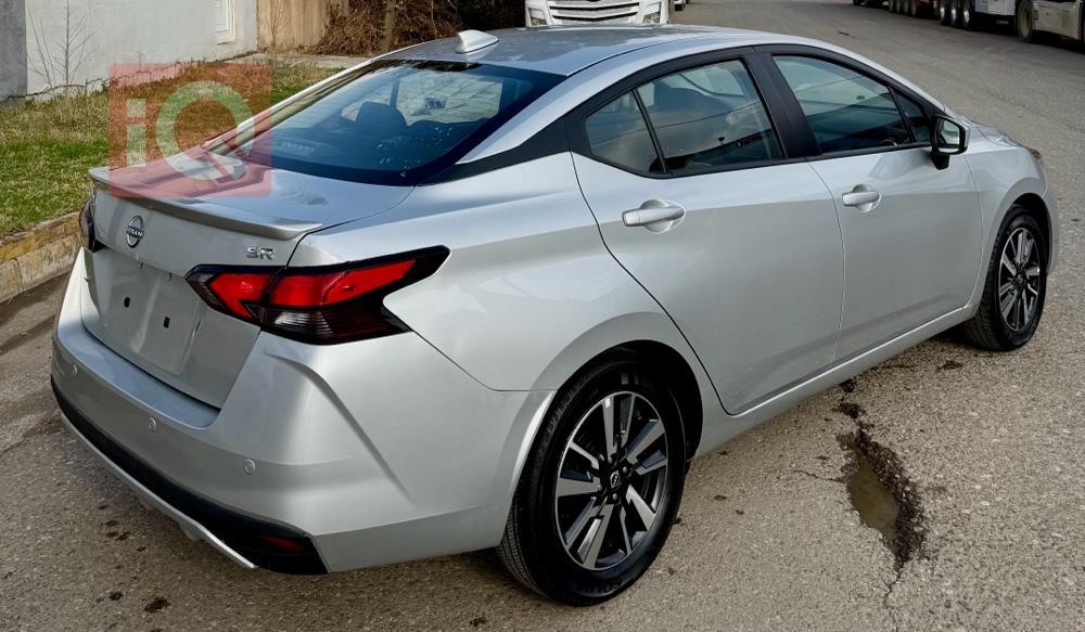 نيسان فيرسا